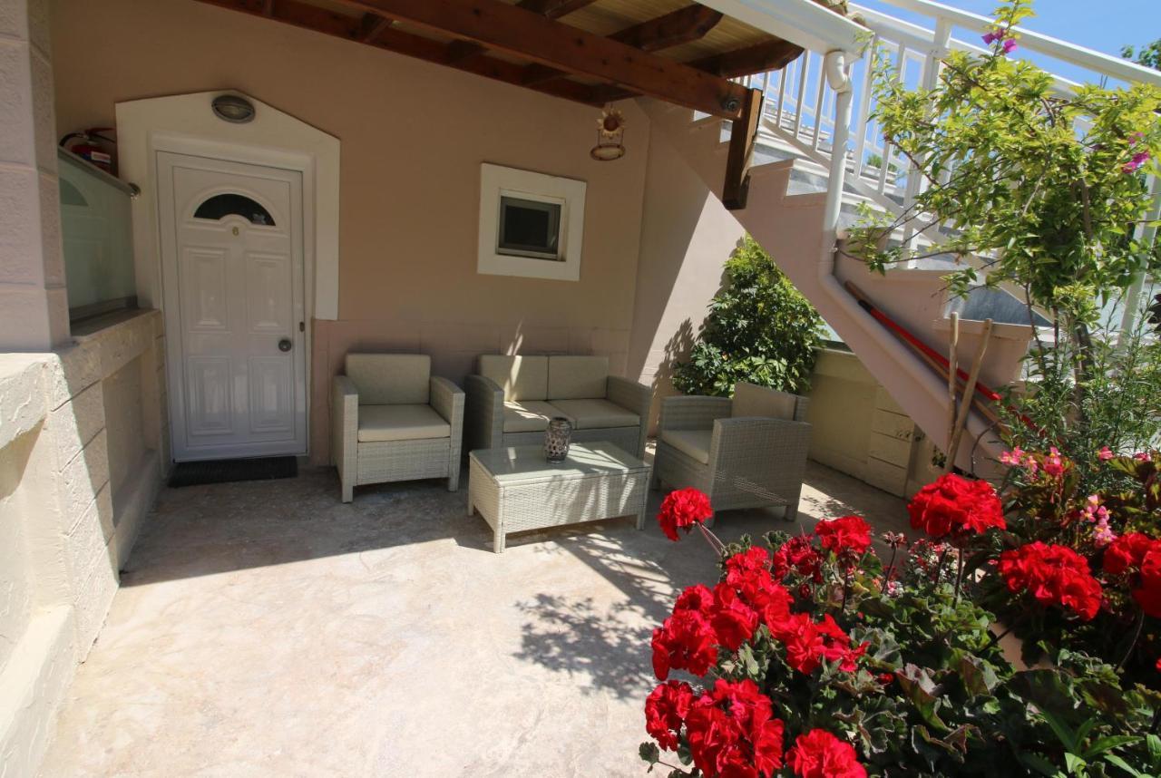 Santa Barbara Lakis Apartments Perivólion Exterior foto