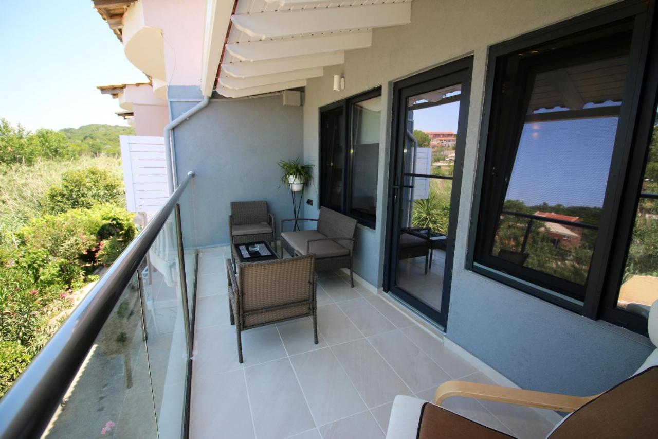 Santa Barbara Lakis Apartments Perivólion Exterior foto