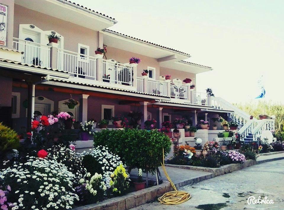 Santa Barbara Lakis Apartments Perivólion Exterior foto